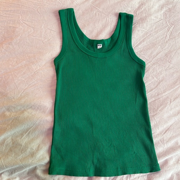 Uniqlo ribbed tank top - Picture 3 of 5